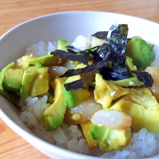 ハワイ風　ポキ丼